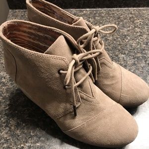 Tom’s Desert Suede Lace up Wedges